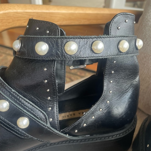 ZARA Basic Collection Flat Black Leather Ankle Boots/ Faux Mother of Pearls - Picture 10 of 11
